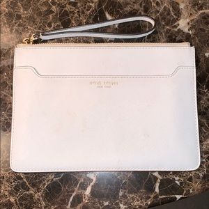 Henri Bendel white Wristlet !!!!